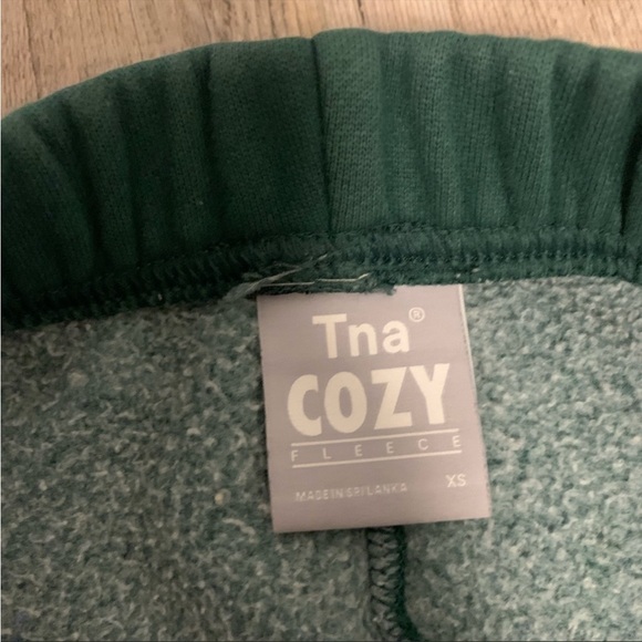 TNA cozy fleece sweatshort set - Picture 4 of 4